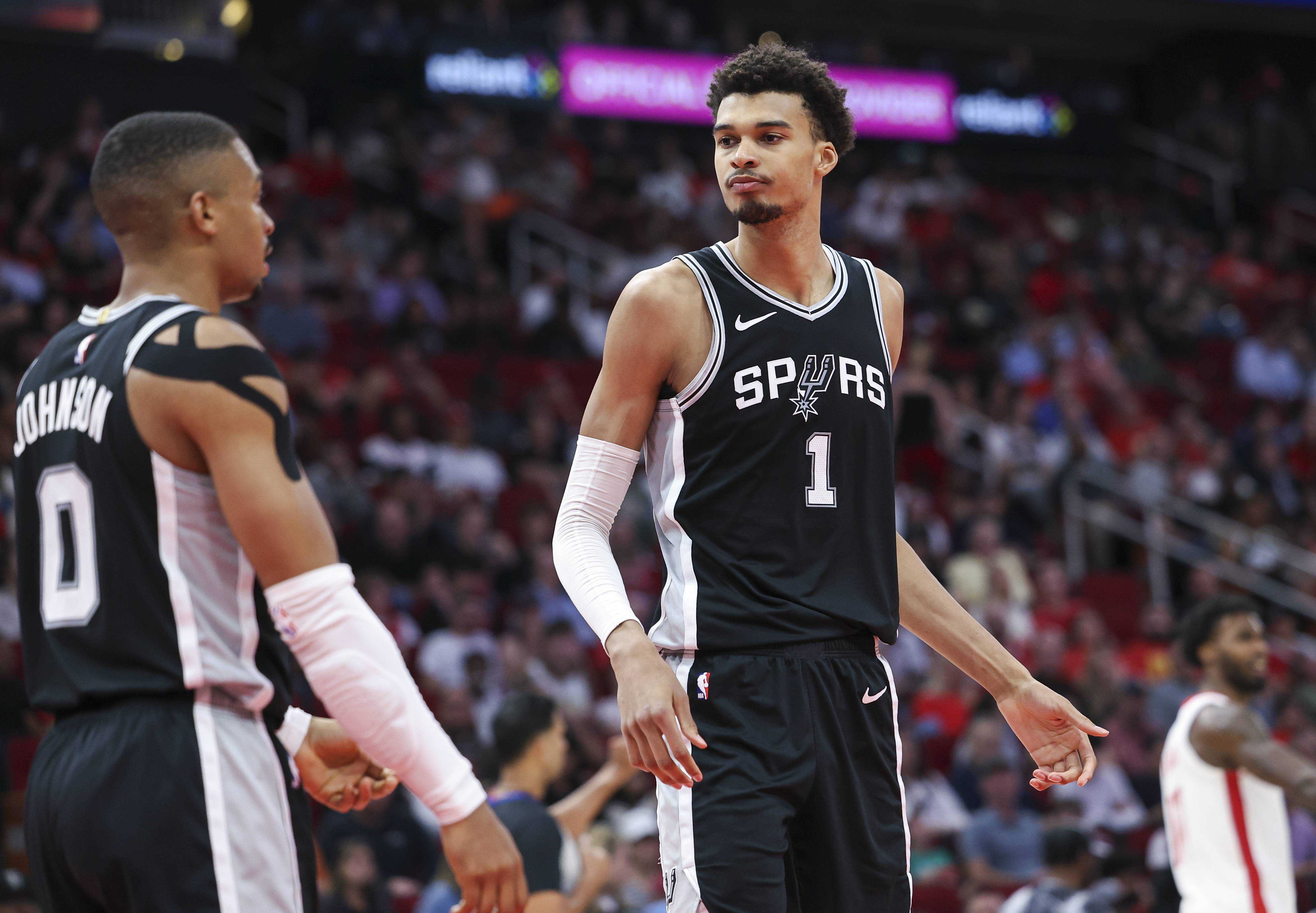 NBA常规赛窗口期再迎强敌，皇家马德里防线松动，主帅态度——引发热议，纪律约束更严格的简单介绍